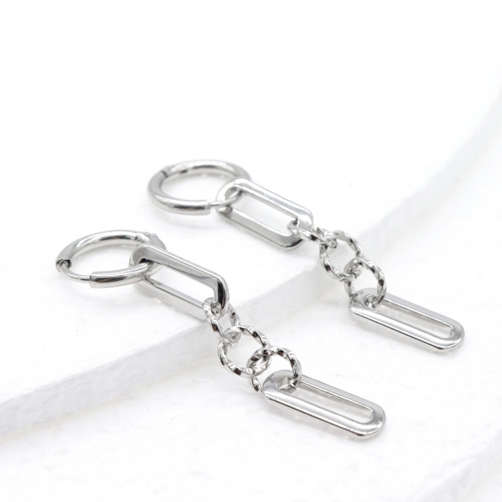 Chain link dangle earrings